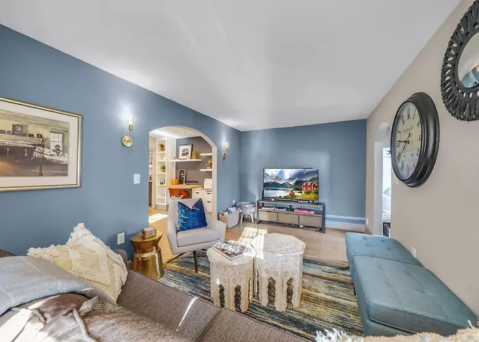 Luxury Apartment In Historic Carriage House
