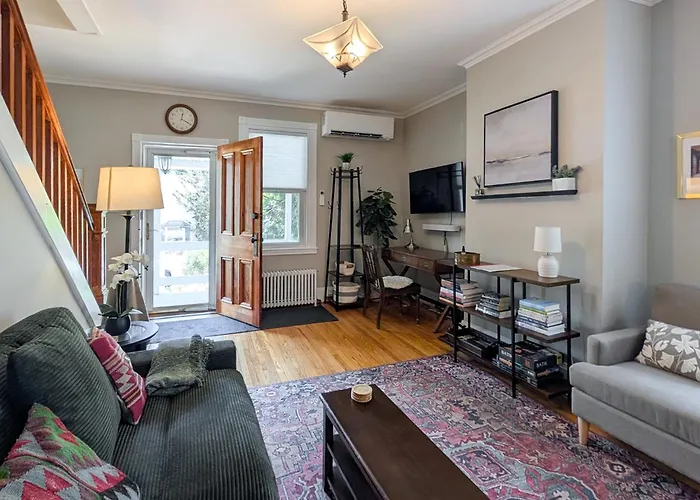 Charming Abode W/ Patio - Walk To Town + River!